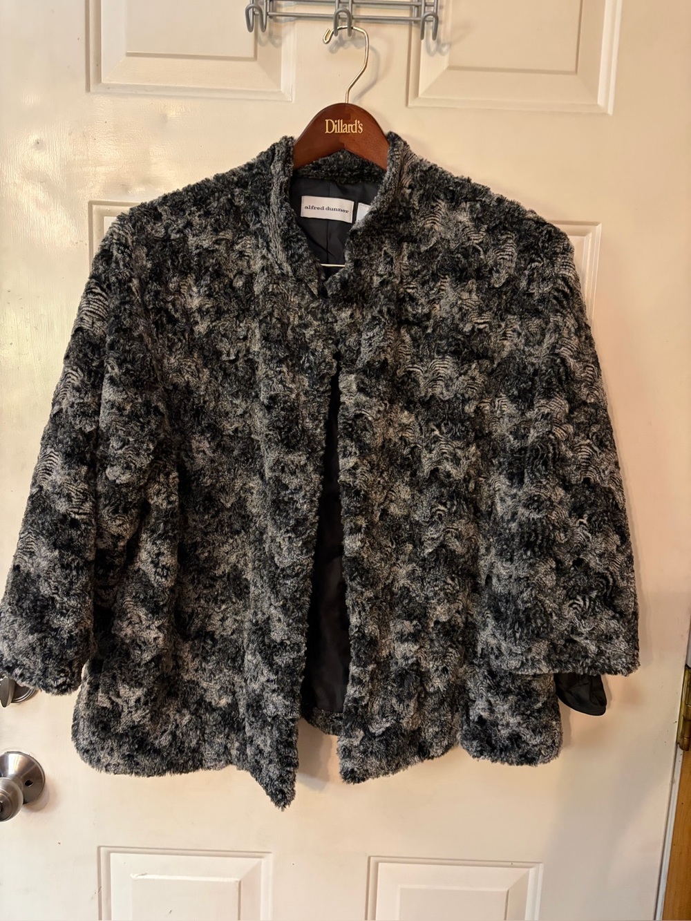 Alfred Dunner Black & Gray Faux Fur Open-Front Jacket 3/4 sleeves Sz 16